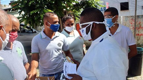 [Moradores e União Santa Cruz levam lanches para os profissionais da saúde em posto de testes r...]