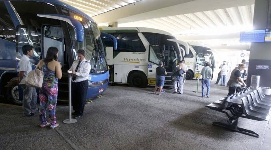 [Mais oito municípios têm transporte suspenso na Bahia]
