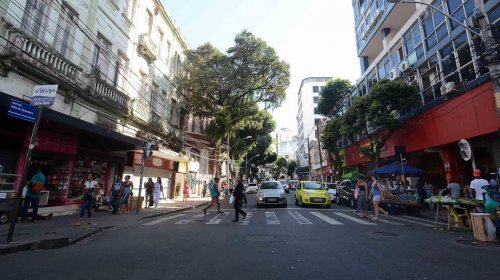 [Bahia tem maiores quedas no número de estabelecimentos comerciais e empregados no setor]