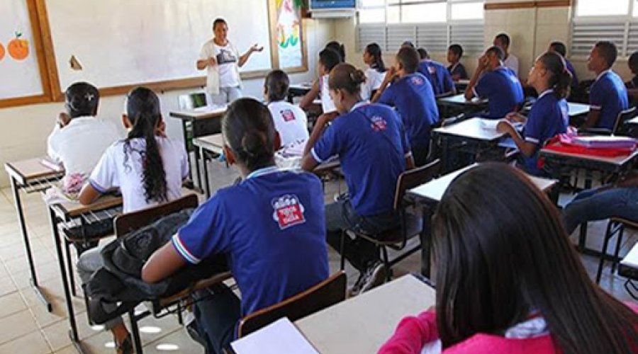 [Pesquisa aponta que 76% dos brasileiros são contra retomada das aulas presenciais]