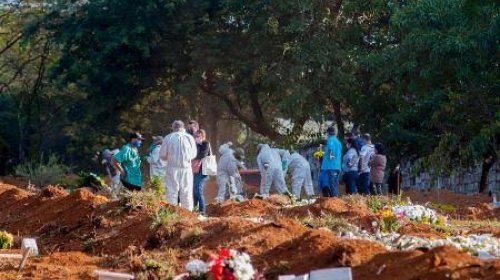 [Brasil tem 727 novas mortes por covid-19 em 24h; infectados passam de 1,3 milhão]