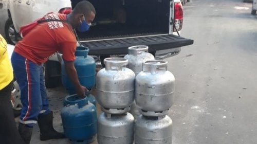 [Moradores de Massaranduba recebe doações de máscaras e botijão de gás ]