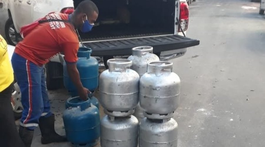 [Moradores de Massaranduba recebe doações de máscaras e botijão de gás ]