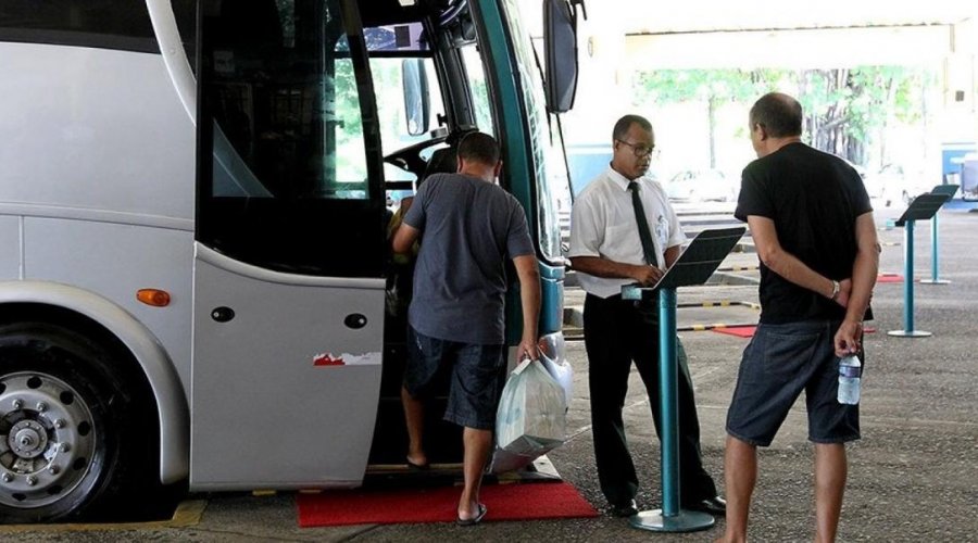 [Mais duas cidades têm transporte suspenso na Bahia; total chega a 373]