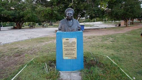 [Busto de mãe Gilda é alvo de vandalismo em Itapuã]