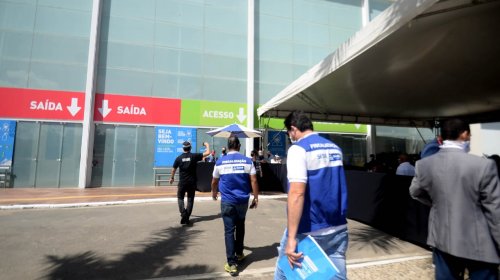 [Lojas em shoppings são interditadas no primeiro dia de reabertura]