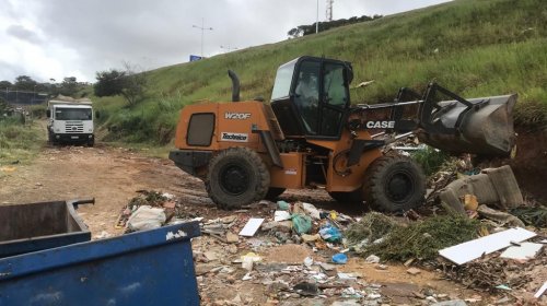 [Rua de Pernambués é contemplada com ação de limpeza e retirada de lixo]