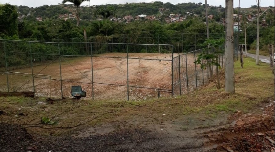 [LIMPURB realiza serviço de capinagem em Tororó ]