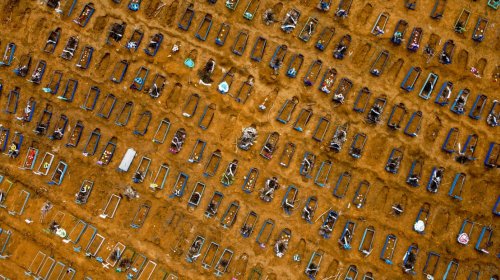 [Brasil atinge a marca de 100 mil mortes em decorrência do novo covid-19]