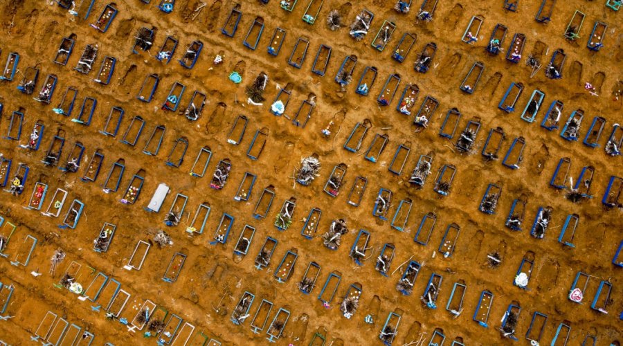 [Brasil atinge a marca de 100 mil mortes em decorrência do novo covid-19]