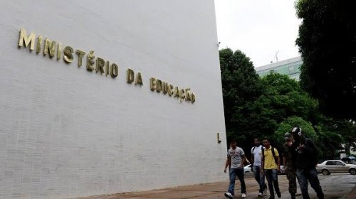 [Universidade e institutos federais podem ter corte de mais de um bilhão em 2021]