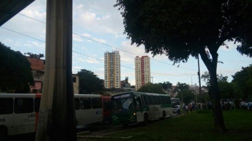 [Rodoviários realizam manifestação na Lapa na manhã desta quarta-feira (19)]
