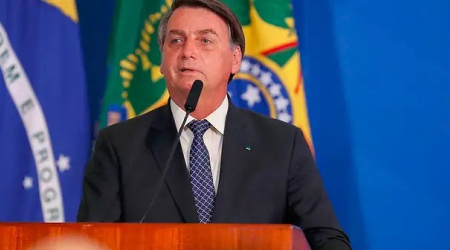[Bolsonaro anuncia revogação de norma que inibia posse de arma de fogo]