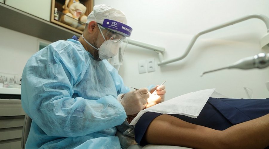 [Clínicas odontológicas e de estética podem ampliar atendimento a partir desta segunda]