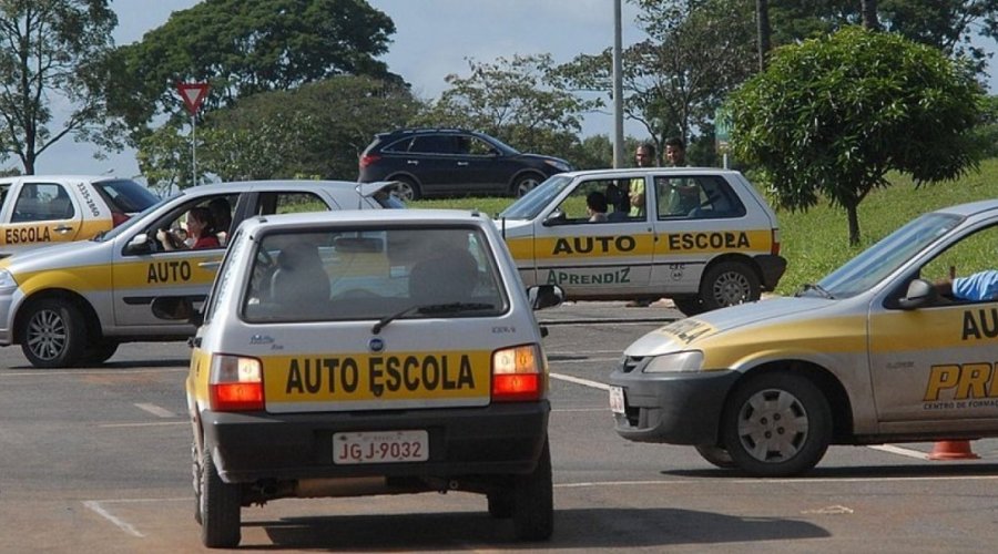 [ACM Neto confirma retorno de autoescolas nesta semana]