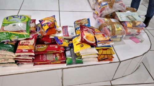 [Moradores de Canabrava foram beneficiados com cestas básicas e recadastramento do cartão do SU...]