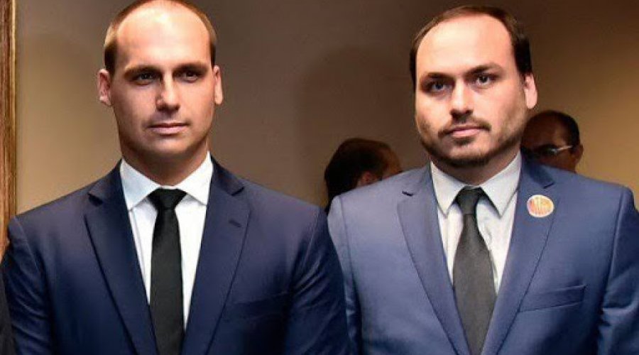 [Carlos e Eduardo Bolsonaro são intimados a depor pela PF]