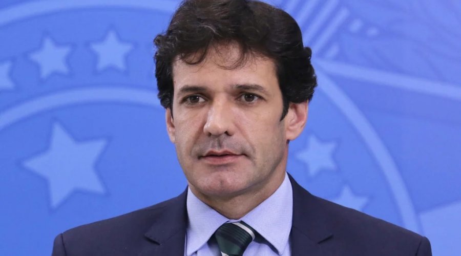 [Ministro do Turismo testa positivo para covid-19]