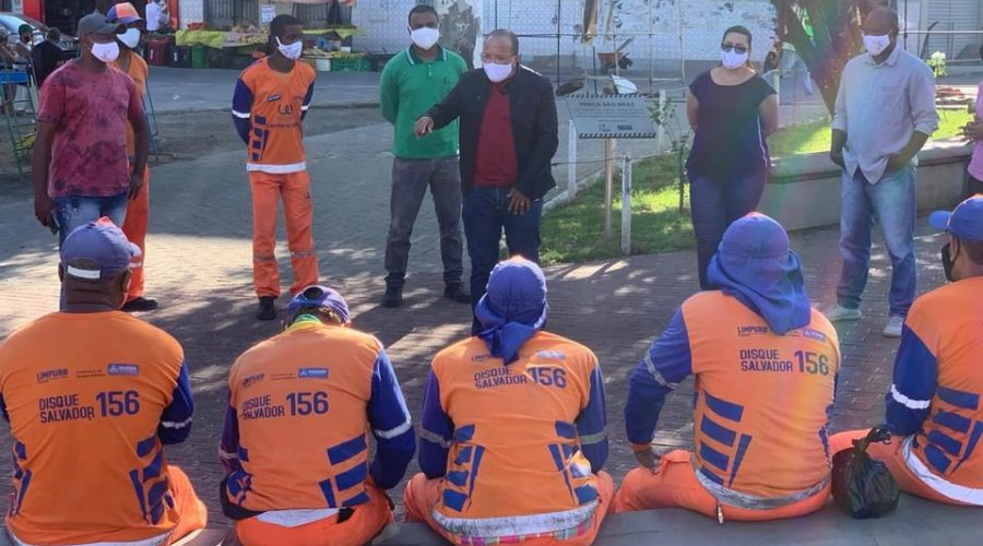 [Suíca participa de assembleia entre SindlimpBA e trabalhadores de limpeza urbana da capital ]