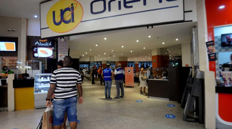 [Casais ou duplas podem garantir poltronas juntas em cinemas ]