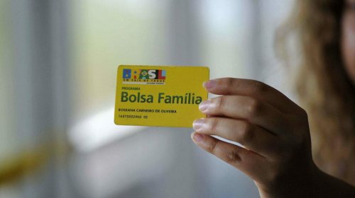 [Novo grupo do Bolsa Família recebe auxílio emergencial de R$ 300]