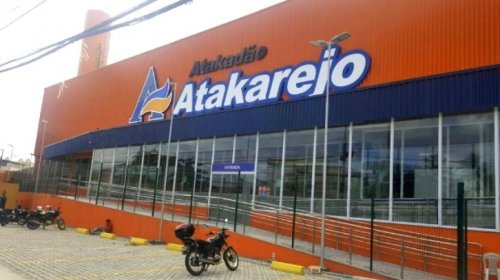 [Atakarejo do Caminho de Areia é interditado por descumprimento de decreto da prefeitura]