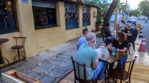 [Prefeitura libera 84 bares e restaurantes a usarem espaço público]