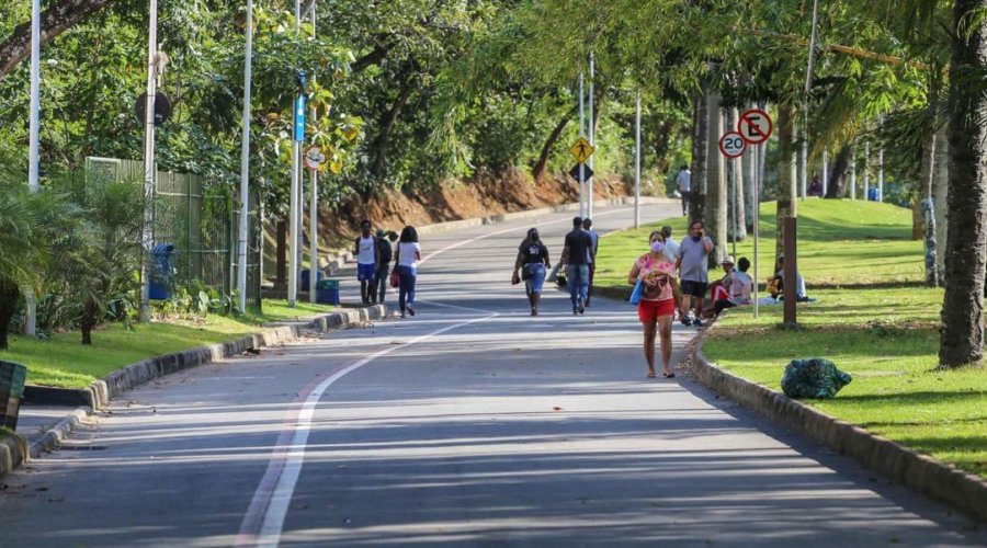 [Dia das Crianças: praias e parques ficam fechados; shoppings funcionam]