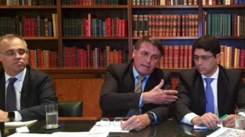 [Bolsonaro diz que dinheiro na cueca de senador não tem a ver com governo]