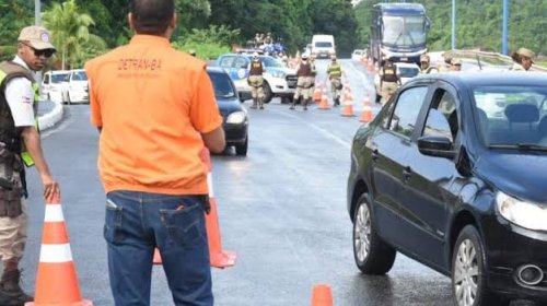 [Condutores podem dirigir com CNH vencida sem risco de punições]