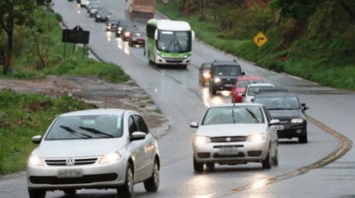 [Regra sobre uso do farol baixo em rodovias é alterado pelo Código de Trânsito Brasileiro]