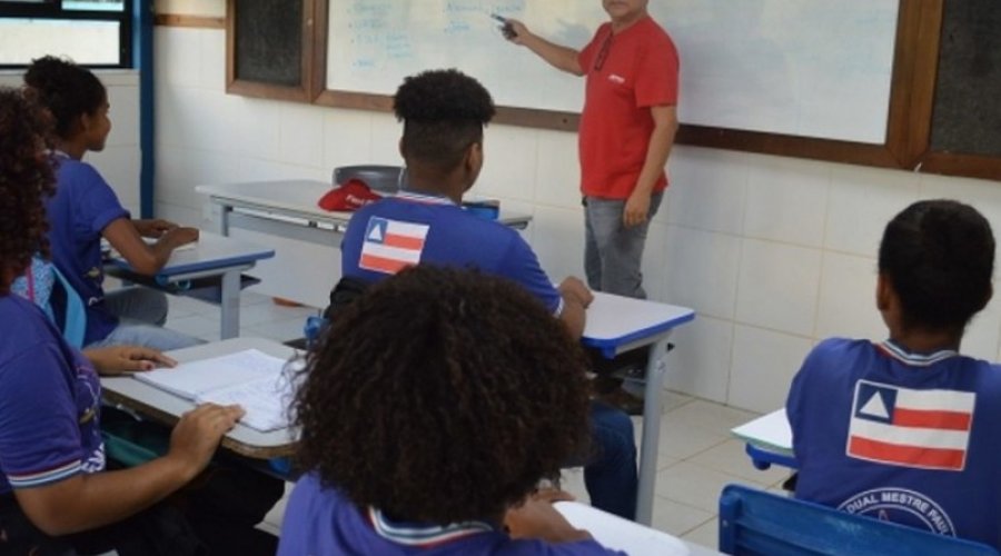 [Governo da Bahia decreta férias coletivas para professores da rede estadual de ensino a partir de terça-feira (3)]