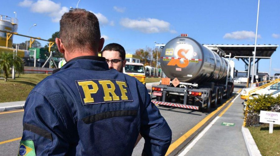 [PRF deflagra Operação Finados e restringe tráfego de caminhões]