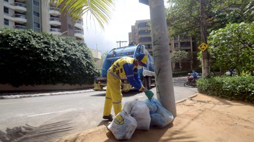 [Cores identificam atividades dos agentes de limpeza em Salvador ]