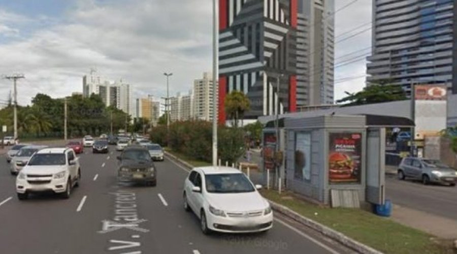 [Trânsito é alterado temporariamente na região da Av. Tancredo Neves]