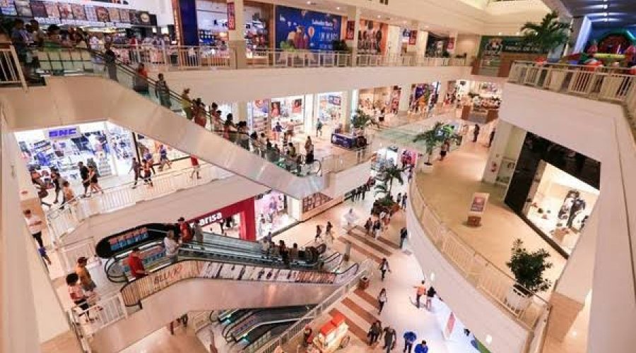 [Após o anúncio feito prefeito de Salvador, ACM Neto, na última terça-feira (15), os shoppings da capital baiana divulgaram na manhã de hoje (17) seus horários de funcionamento durante o fim de ano]