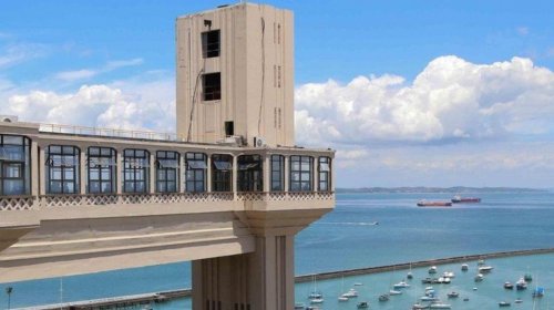 [Forças Armadas higienizam Elevador Lacerda para conter avanço da Covid-19]