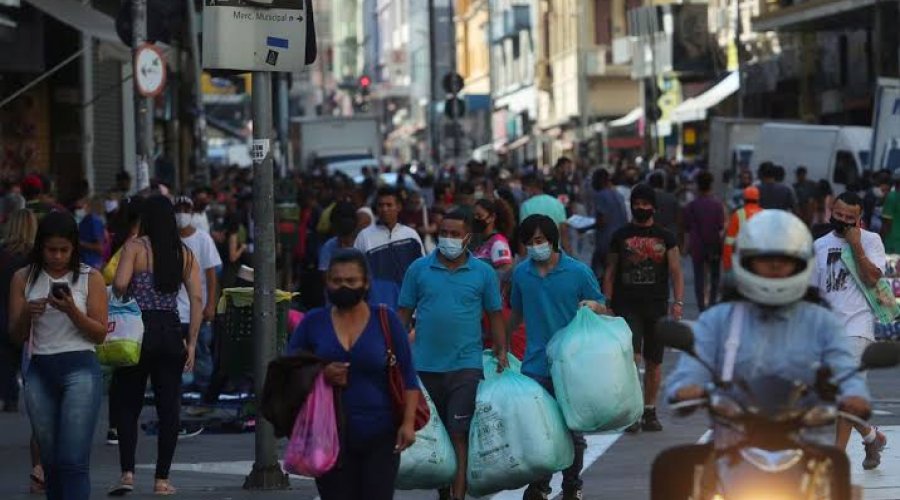 [Quase metade da população baiana deixa de cumprir isolamento social rígido]
