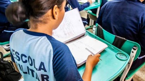 [MEC pretende implantar 54 escolas cívico-militares em 2021, aponta coluna]