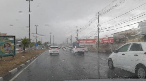 [Chuva causa transtornos e alagamentos em Salvador]