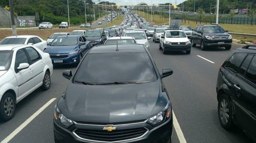[Motoristas de aplicativo fazem manifestação e causam engarrafamentos]