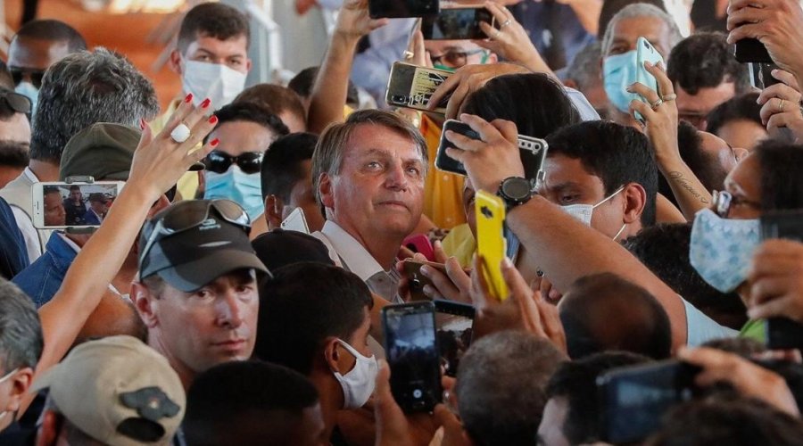 ['Não adianta ficar em casa chorando', opina Bolsonaro sobre medidas de isolamento]