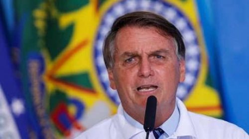 [Bolsonaro critica Facebook, fala em tributar redes sociais e diz que 'o certo' é tirar jornais...]