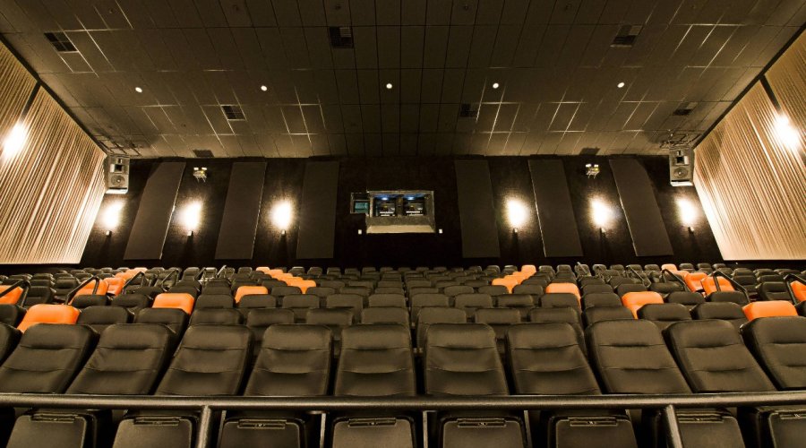 [Uma semana após liberação, prefeitura volta a proibir funcionamento de teatros e cinemas]