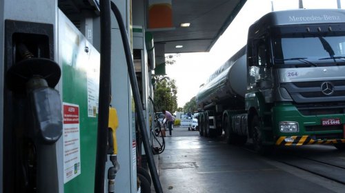 [Diesel vai subir 15,2% e gasolina terá alta de 10,2% nas refinarias na sexta]