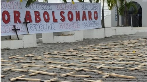 [Em Salvador, manifestantes pedem celeridade do Governo Bolsonaro na compra de vacinas contra C...]