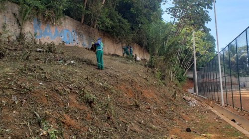 [Trabalhadores de limpeza urbana realizam mutirão de limpeza no Campo do Bariri]