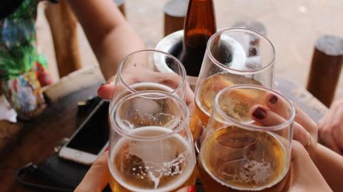 [Venda de bebidas alcoólicas volta a ser liberada na Bahia]