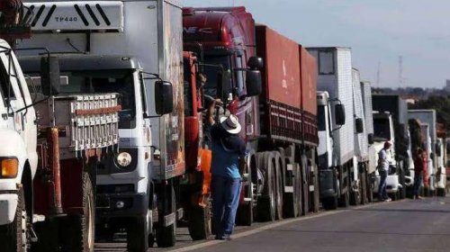 [Caminhoneiros voltam a cogitar greve após novo aumento no diesel]