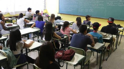 [Evasão escolar tem aumento nos anos finais do Ensino Fundamental e pico na entrada do Ensino M...]